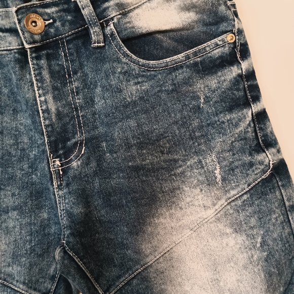 Stylish Men's Slim Denim Jeans - Picture 3 of 8